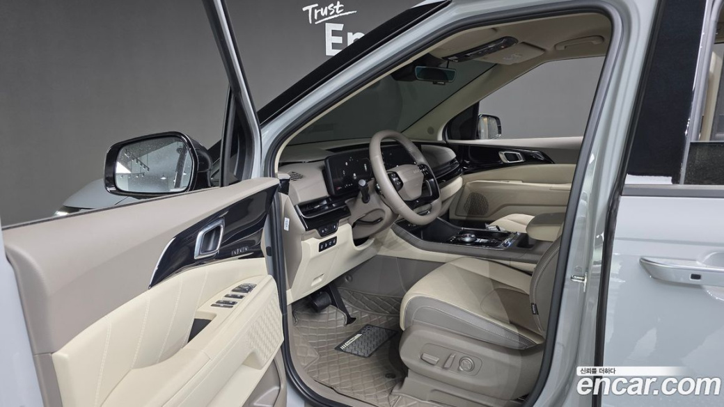 Kia Carnival 9-Seater Gravity, 2025