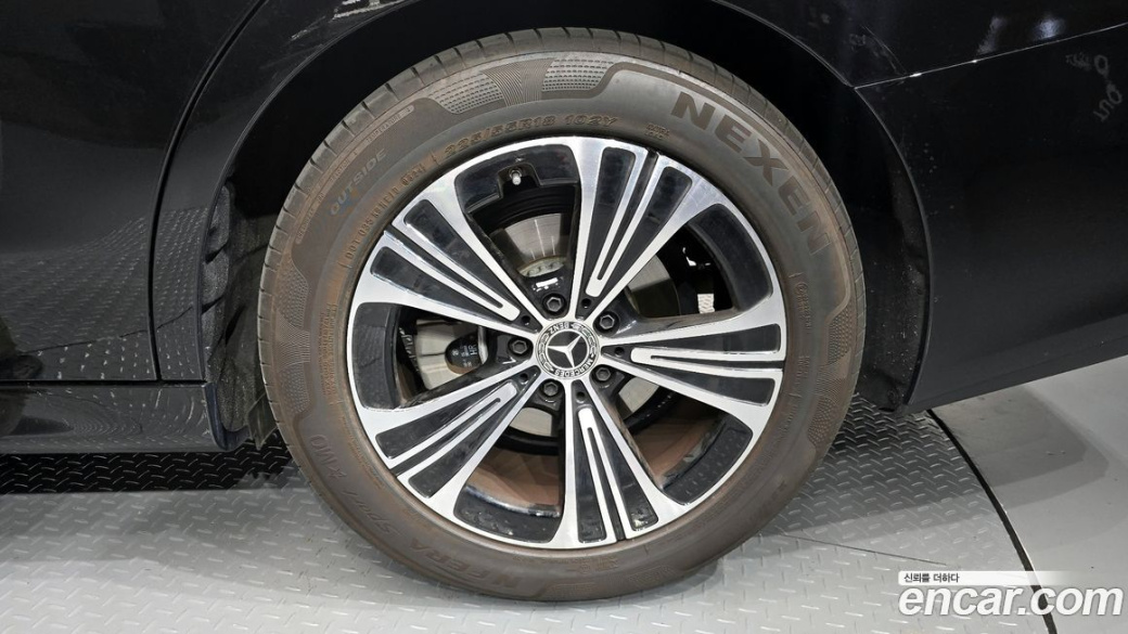 Mercedes-Benz E-Class E200 Avantgarde, 2024