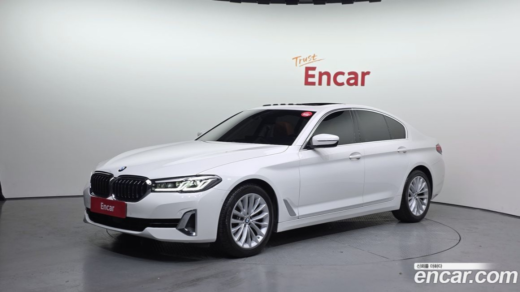 BMW 5-Series 520i Luxury, 2022