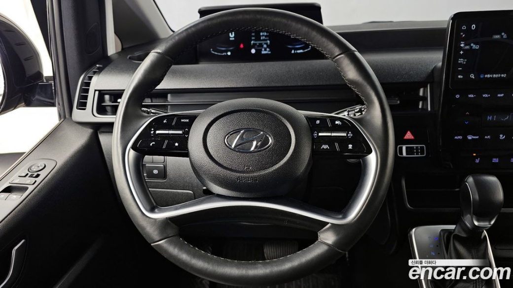 Hyundai Staria 4WD Tourer 9-Seater, 2023