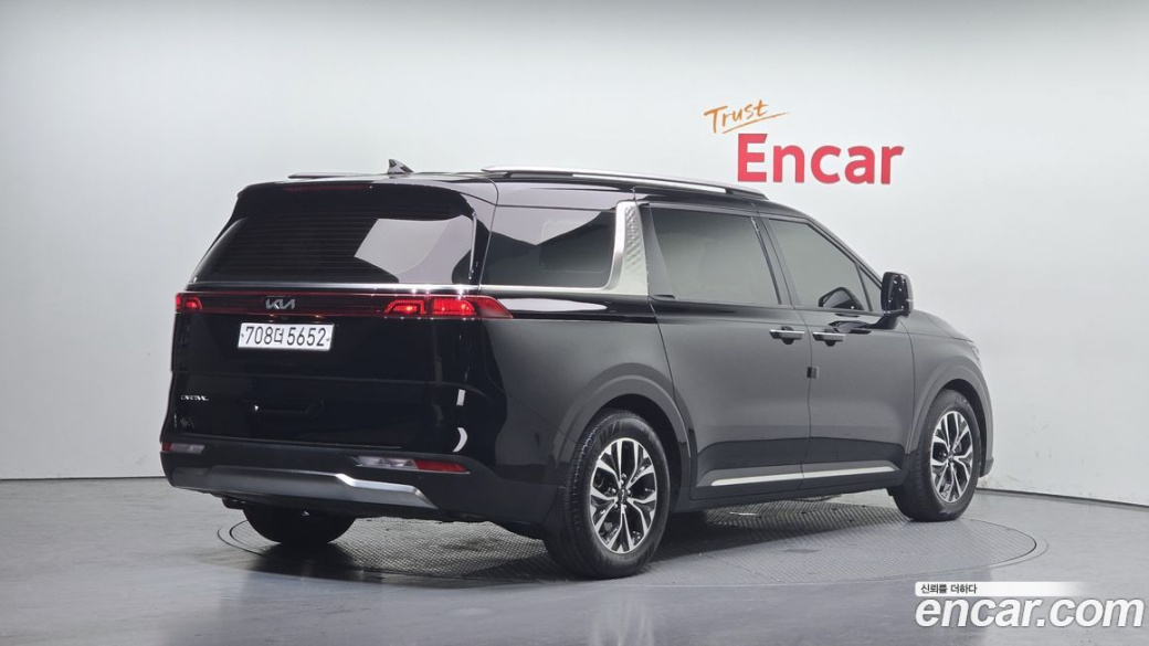 Kia Carnival 11-Seater Signature, 2023