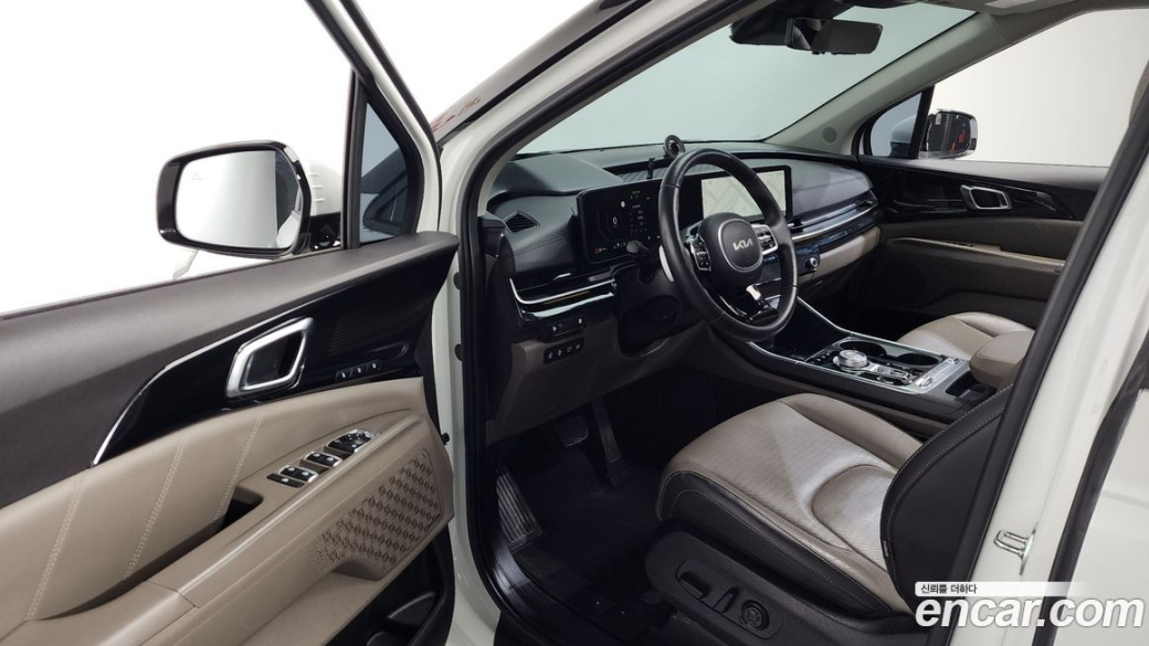 Kia Carnival 9-Seater Signature, 2024