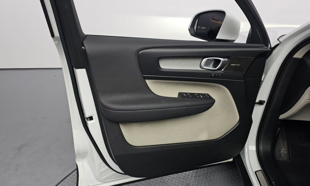Volvo XC40 B4 Ultra Bright, 2025