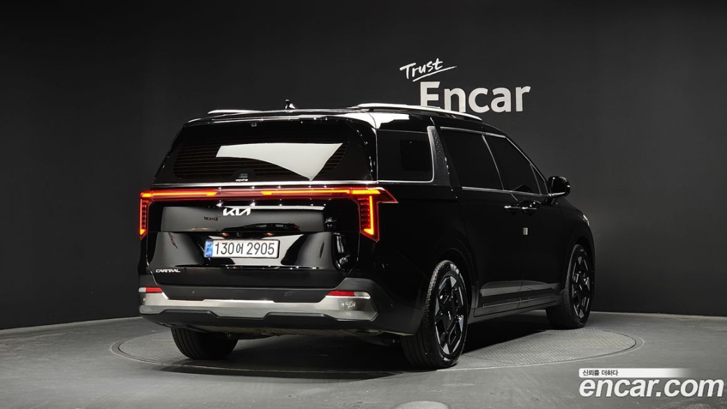 Kia Carnival 9-Seater Signature, 2024