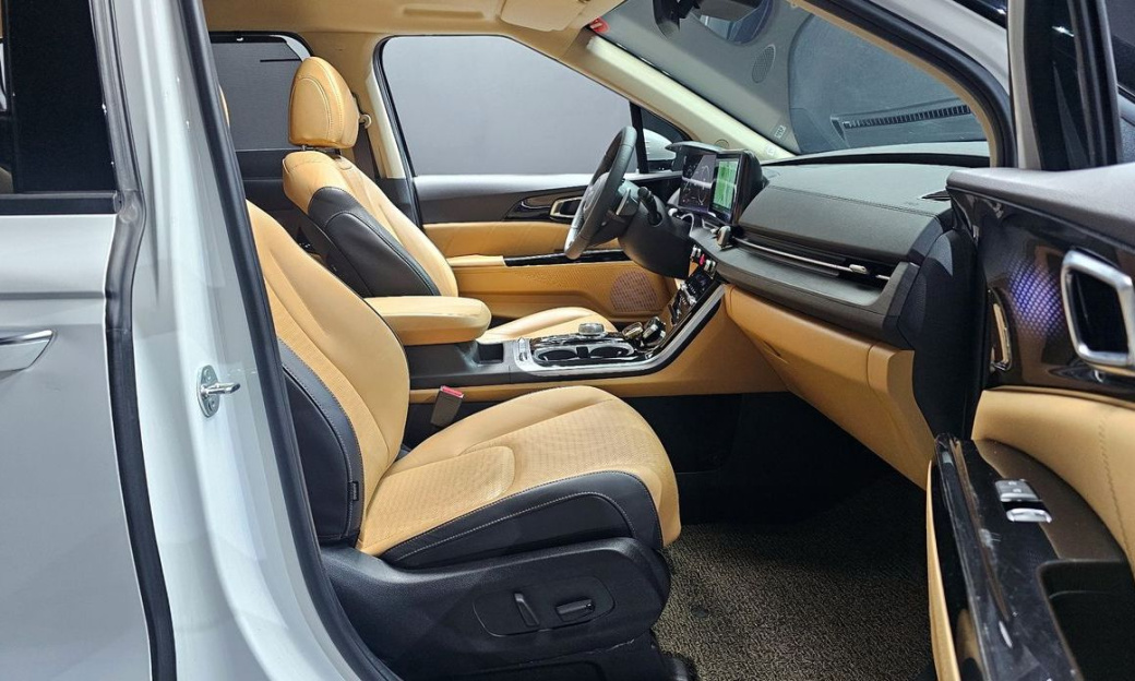 Kia Carnival 9-Seater Signature, 2023