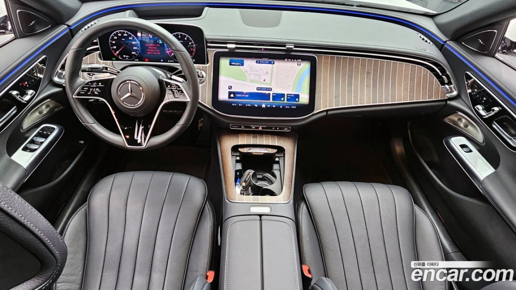 Mercedes-Benz E-Class E300 4MATIC Exclusive, 2025