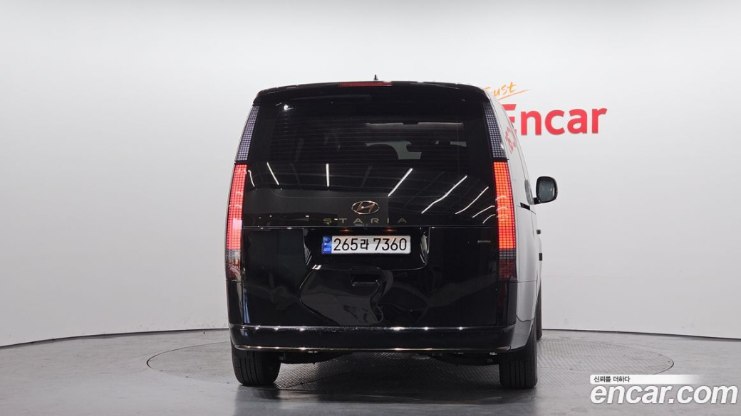 Hyundai Staria 4WD Lounge 7-Seater, 2023