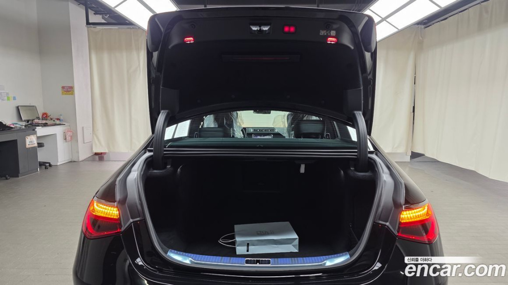 Mercedes-Benz S-Class S350 d 4MATIC, 2025