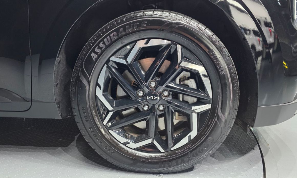 Kia Carnival 9-Seater Prestige, 2025