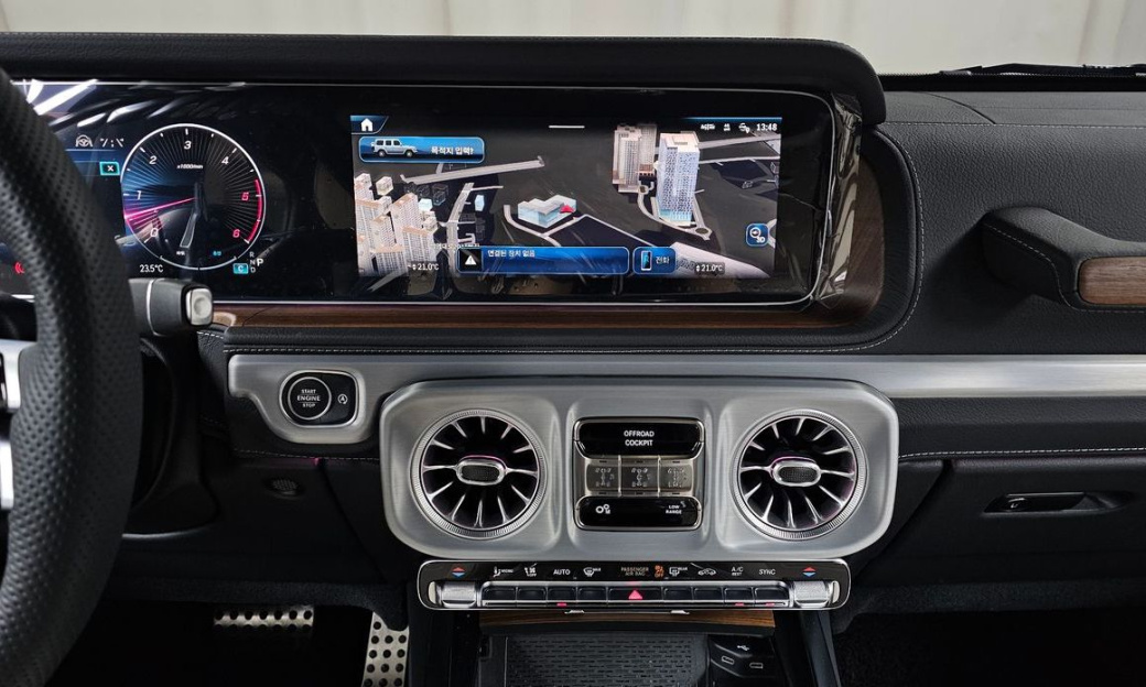 Mercedes-Benz G-Class G450d, 2025