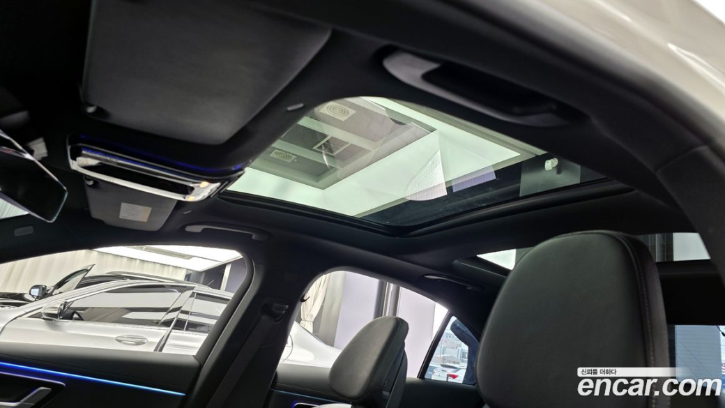 Mercedes-Benz E-Class E300 4MATIC Exclusive, 2025