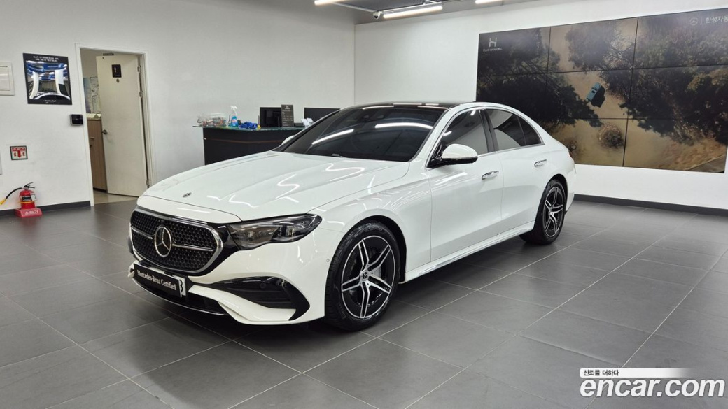 Mercedes-Benz E-Class E300 4MATIC AMG Line, 2025