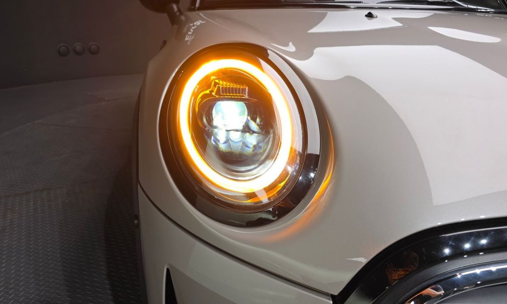 Mini Cooper Classic Plus Launch Pack, 2024