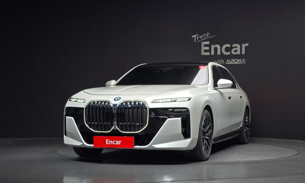 BMW 7-Series 740i xDrive M Sport, 2025