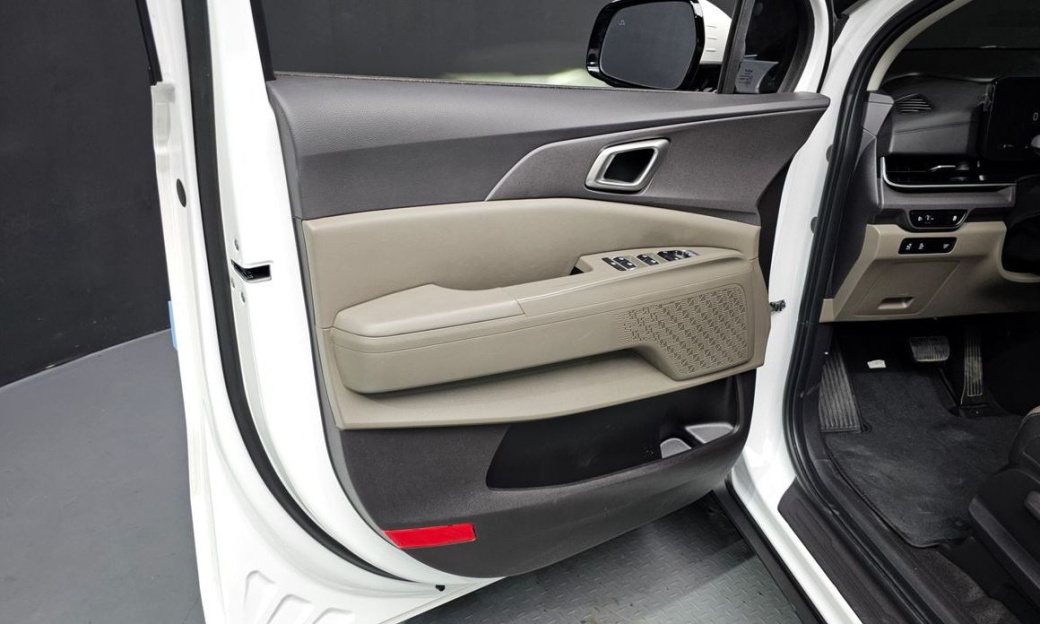 Kia Carnival 9-Seater Prestige, 2025