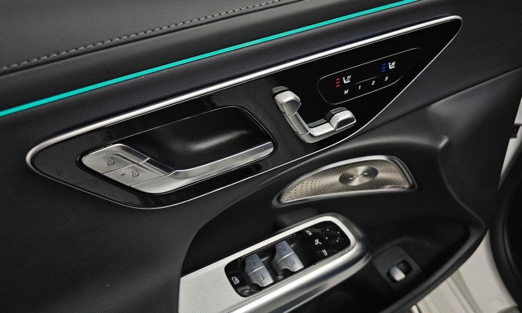Mercedes-Benz E-Class E300 4MATIC AMG Line, 2025