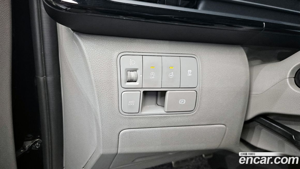 Hyundai Staria 4WD Lounge 9-Seater, 2023