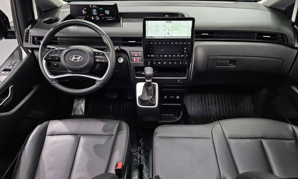 Hyundai Staria 4WD Tourer 9-Seater, 2025