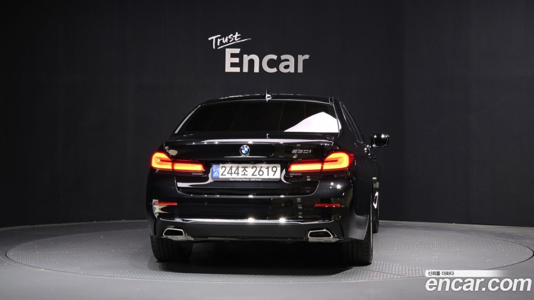 BMW 5-Series 530i Luxury, 2023