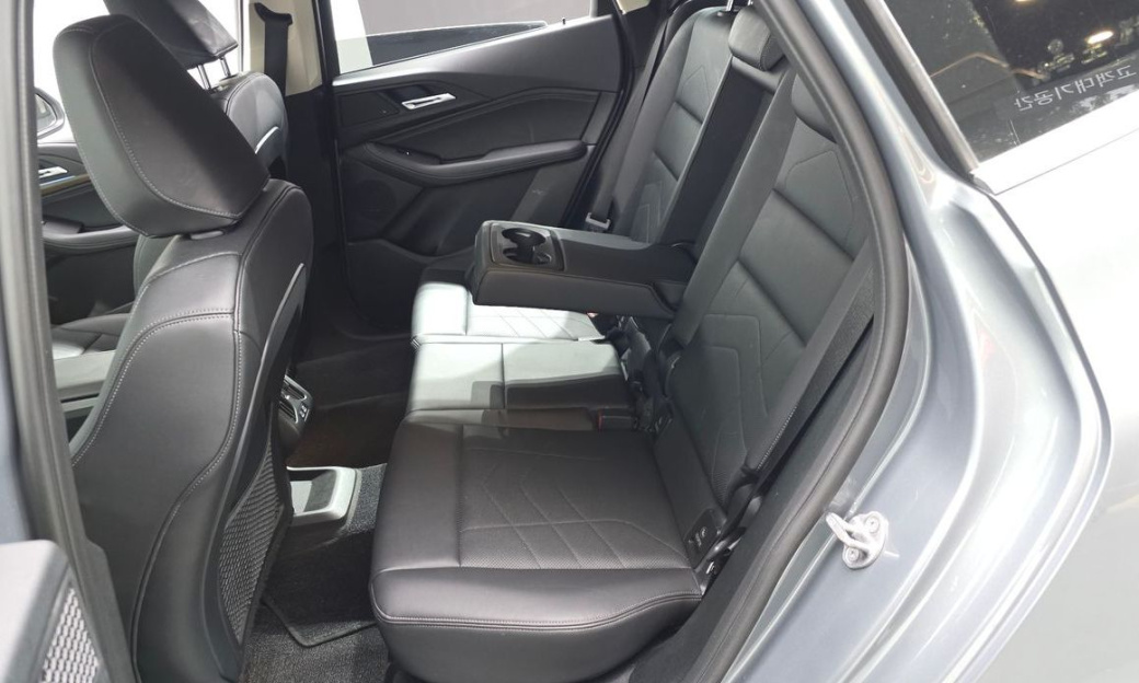 BMW 2-Series 218d Luxury, 2022