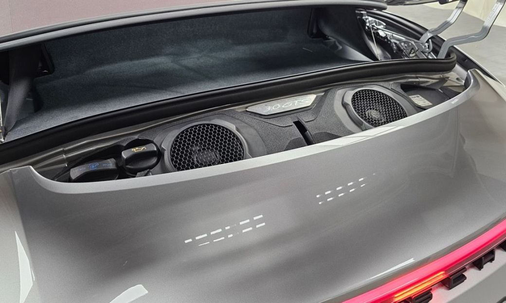 Porsche 911 Carrera 4 GTS Cabriolet, 2022