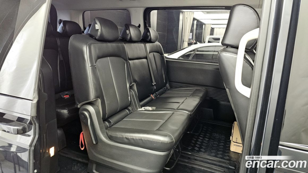 Hyundai Staria 4WD Tourer 9-Seater, 2023