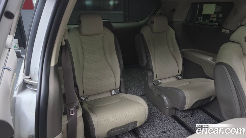 Kia Carnival 9-Seater Signature, 2024