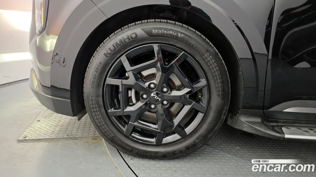 Kia Carnival 7-Seater Gravity, 2024