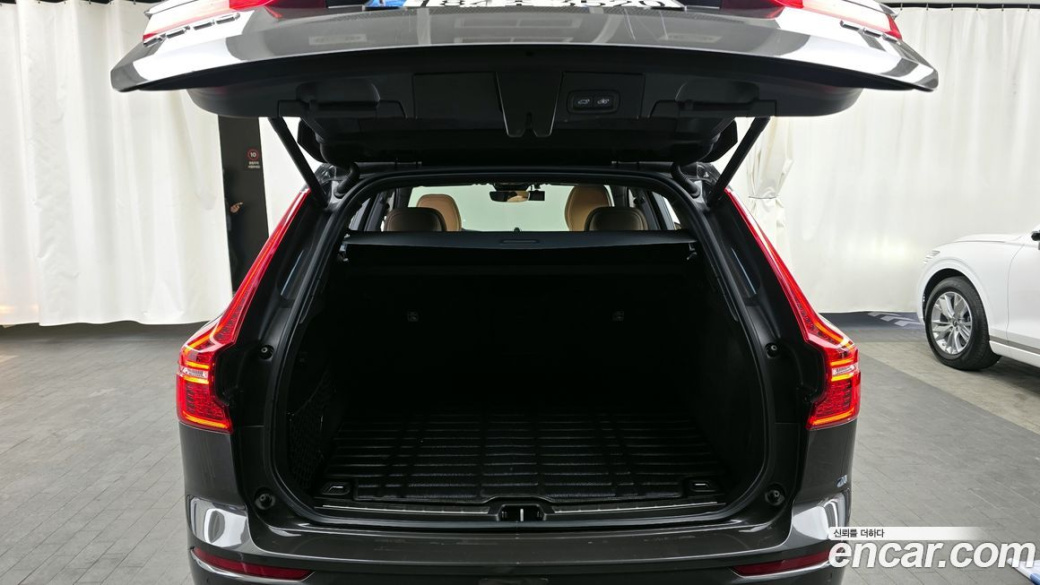 Volvo XC60 B6 Inscirtion, 2022