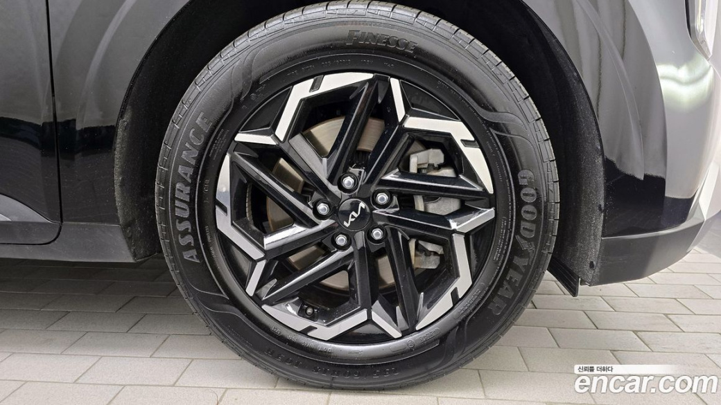 Kia Carnival 9-Seater Prestige, 2024
