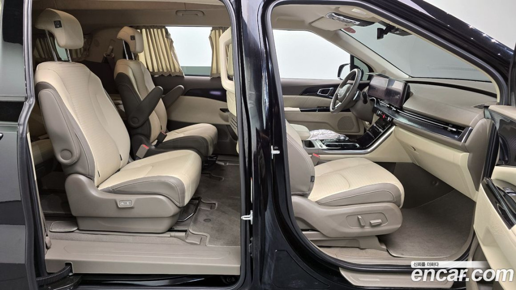 Kia Carnival 9-Seater Hi-Limousine, 2022