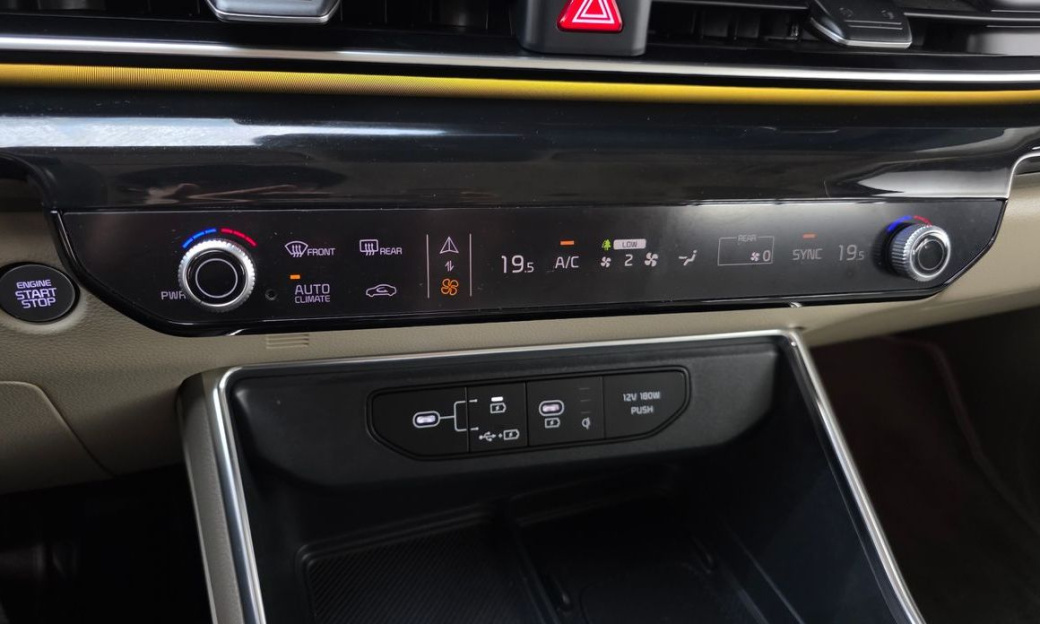 Kia Carnival 7-Seater Signature, 2024