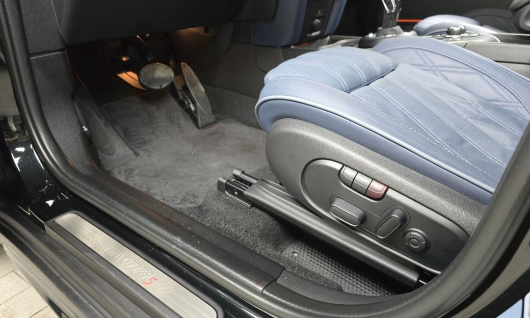 Mini Countryman ALL4 Classic Launch Pack, 2023