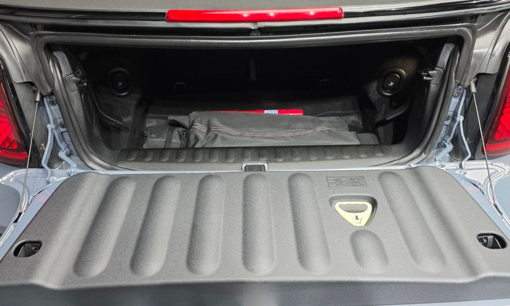 Mini Cooper Convertible JCW, 2025