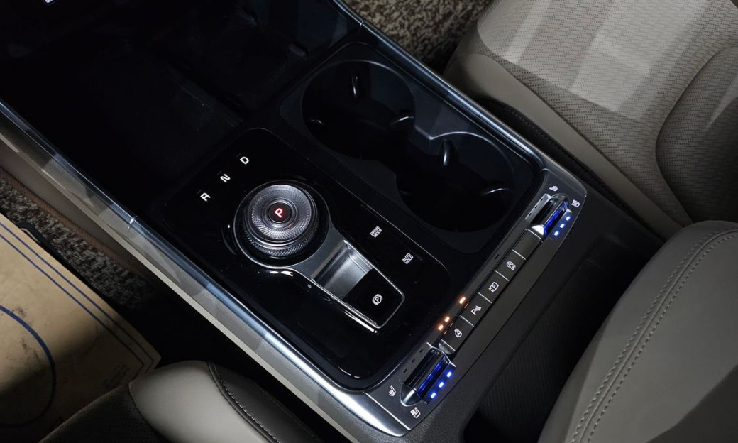 Kia Carnival 7-Seater Signature, 2024