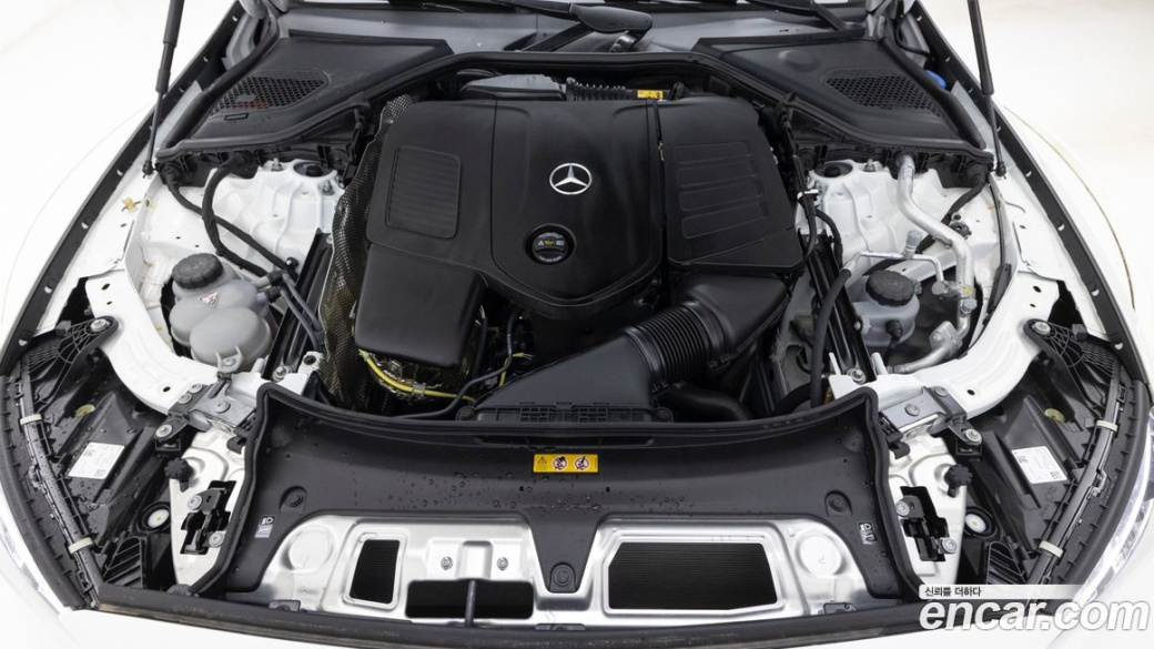 Mercedes-Benz E-Class E300 4MATIC Exclusive, 2026