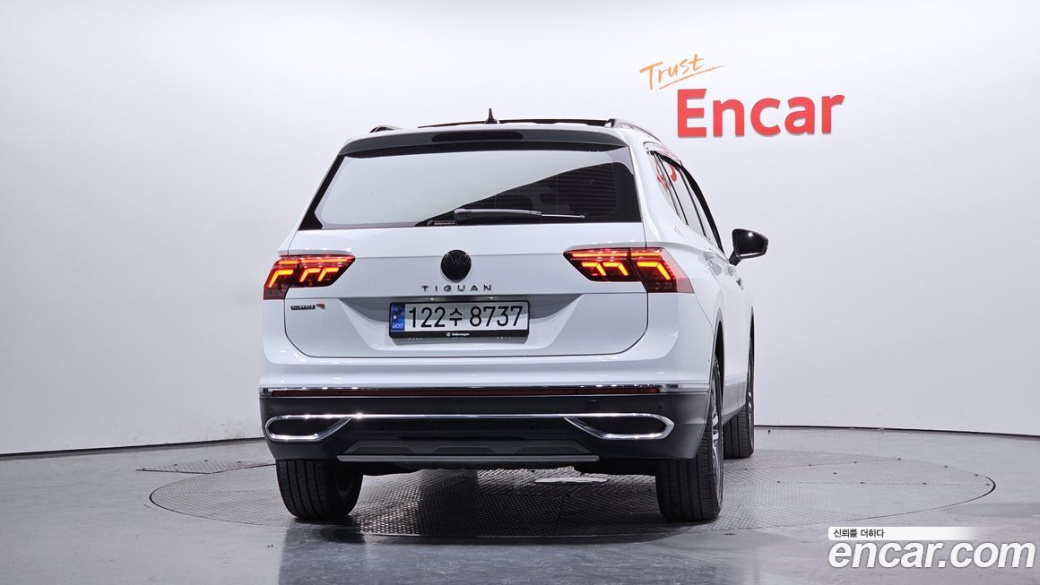 Volkswagen Tiguan 2.0 TSI Prestige, 2024