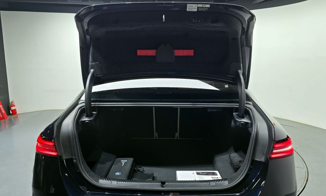 BMW 5-Series 520i M Sport, 2025