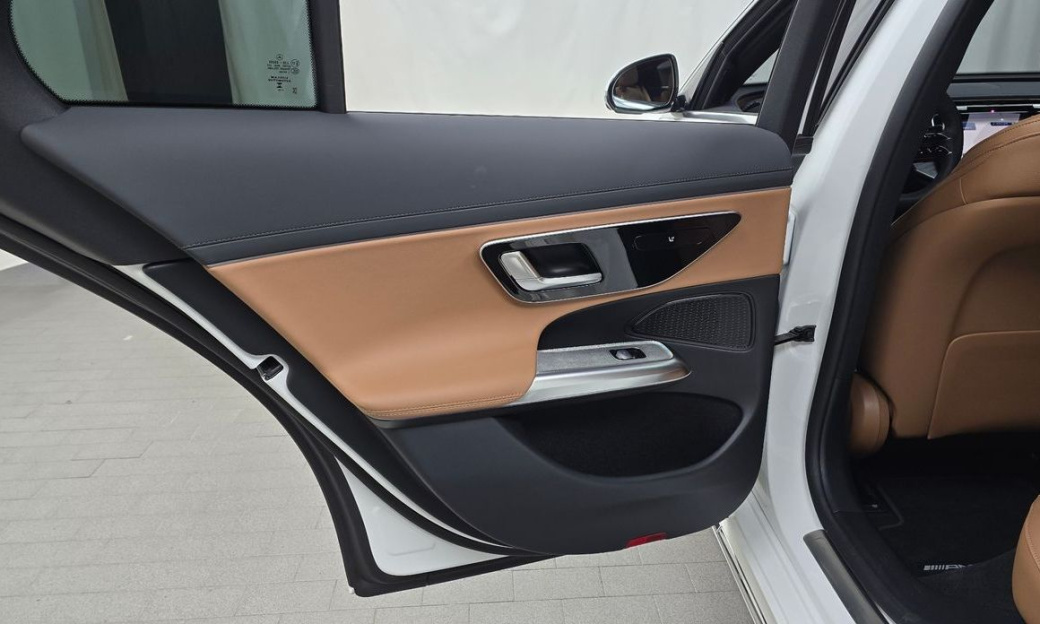 Mercedes-Benz E-Class E200 AMG Line, 2026