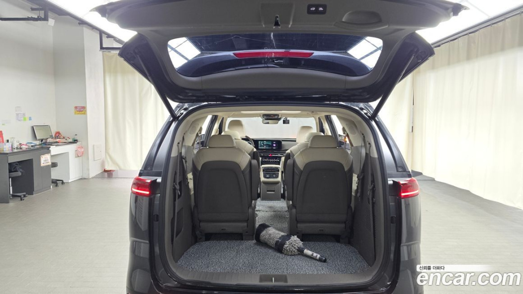 Kia Carnival 9-Seater Signature, 2023