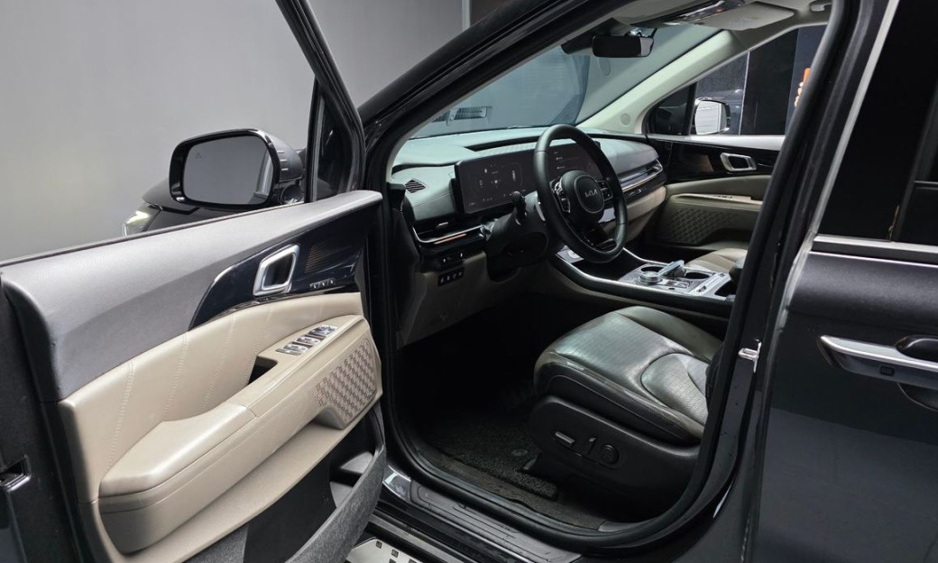 Kia Carnival 9-Seater Gravity, 2024