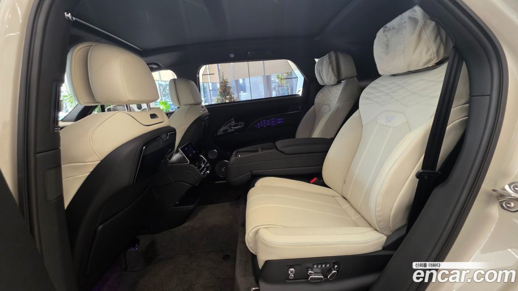 Bentley Bentayga 4.0 V8 EWB Mulliner, 2025