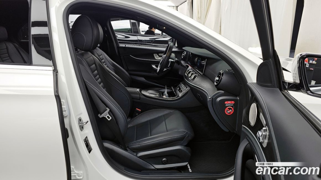 Mercedes-Benz E-Class E220d 4MATIC AMG Line, 2023