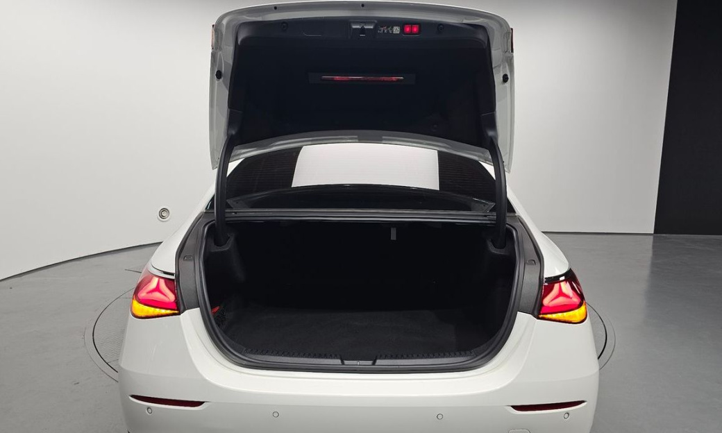 Mercedes-Benz E-Class E200 Avantgarde, 2025