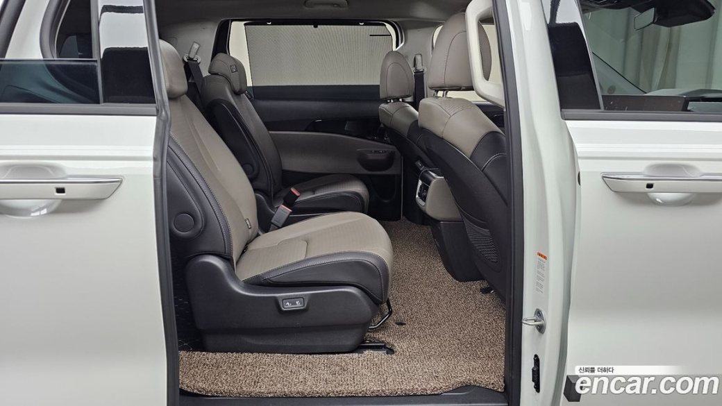 Kia Carnival 9-Seater Signature, 2025