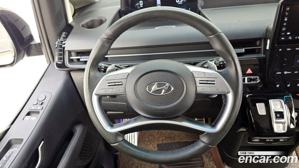 Hyundai Staria Lounge 9-Seater, 2023