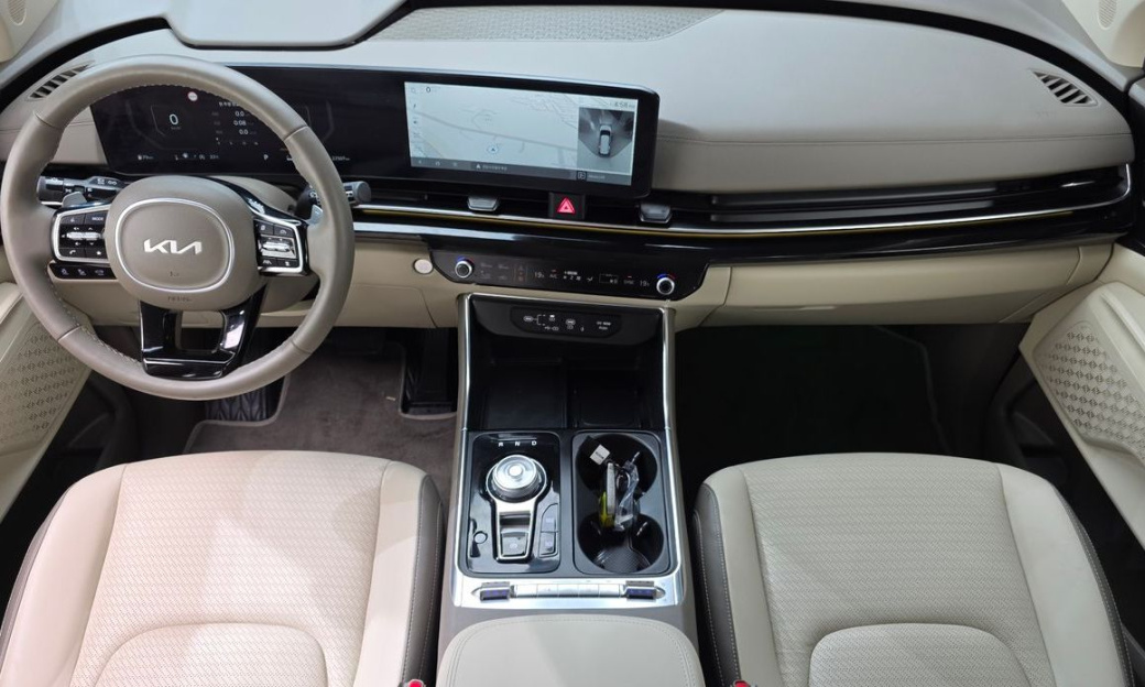 Kia Carnival 7-Seater Signature, 2024