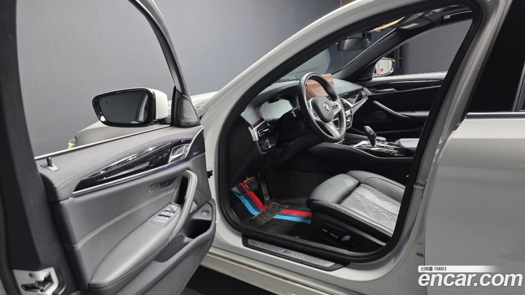 BMW 5-Series 530i xDrive M Sport Package, 2022
