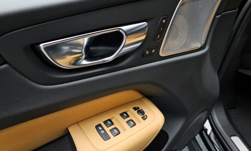 Volvo XC60 B6 Ultimate Bright, 2024