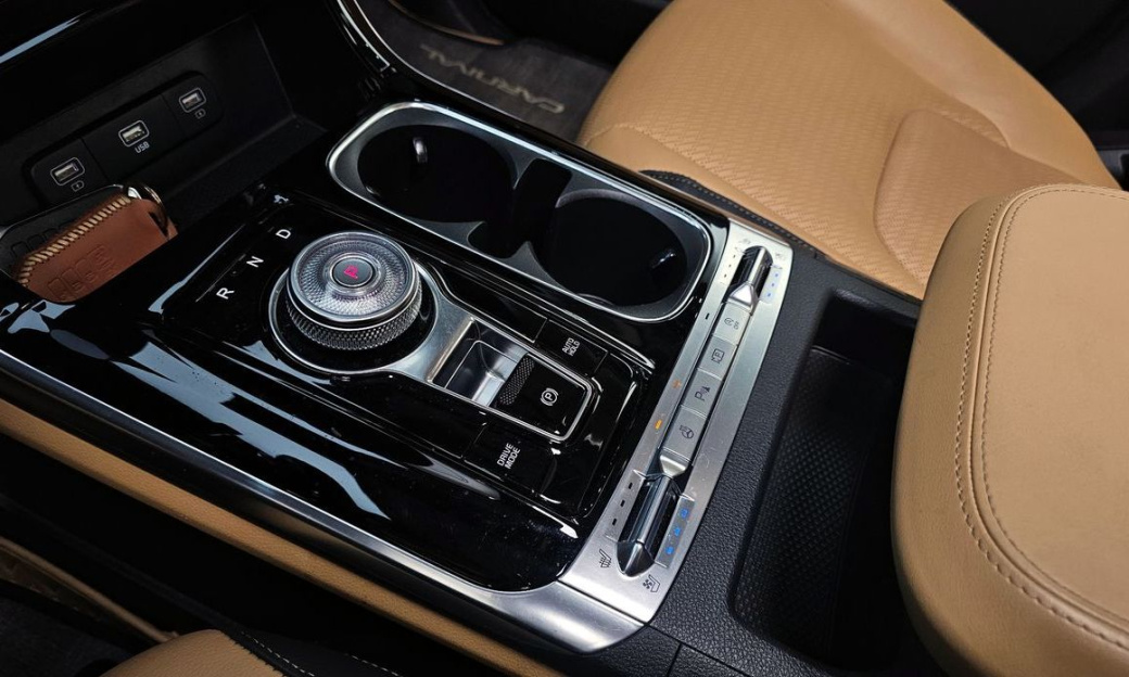 Kia Carnival 7-Seater Outdoor, 2023